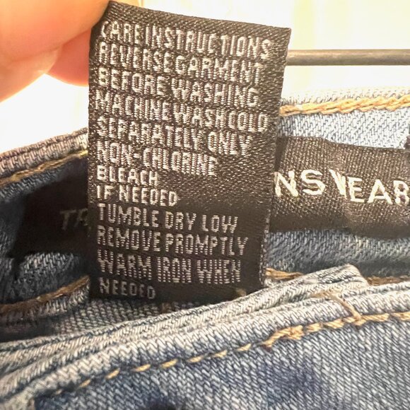 Forever 21-NWT-Traffic Jeans Wear-Sz 13.-Stretch Denim Long Bell Bottom-Distress - Picture 14 of 14